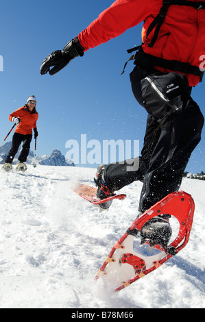 Schneeschuh-Wanderer in Zweisimmen, Rueblihorn, Gummfluh, Saanenland, Gstaad, Westalpen, Berner Oberland, Schweiz, Europa Stockfoto