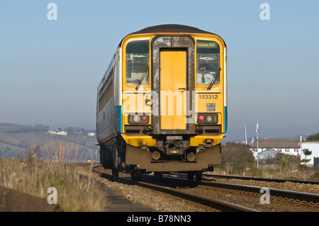 Verlassen die Stadt Ferryside auf der Tywi Mündung Carmarthenshire Personenzug Stockfoto