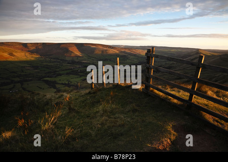 Blick vom Rushup Rand in Richtung Edale und sanfter, Scout, Peak District National Park, Derbyshire, England Stockfoto