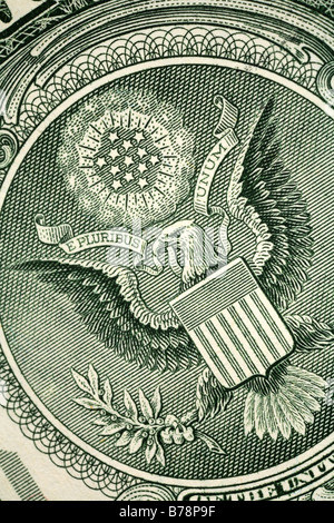 Makro der Gravur des großen Siegels der Vereinigten Staaten, die auf amerikanischen Banknoten mit der Aufschrift E Pluribus Unum Stockfoto