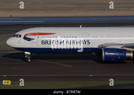 British Airways Boeing 767-300ER, Flughafen Düsseldorf, Nordrhein-Westfalen, Deutschland. Stockfoto