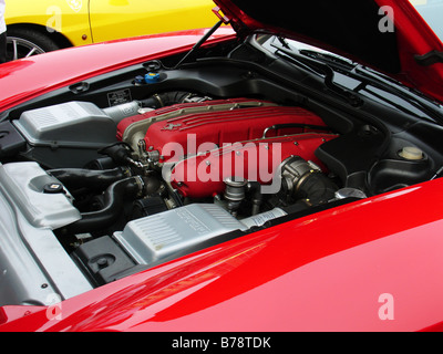 Unter der Haube ein roter Ferrari Testarossa Stockfoto