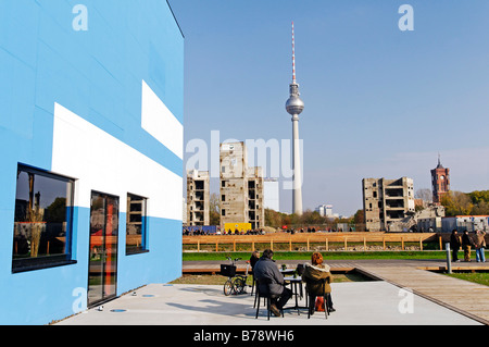 Temporäre Kunsthalle auf dem Schlossplatz vom Architekten Adolf Krishanitz vor Fernsehturm in Berlin Mitte, Deutschland, Europa Stockfoto