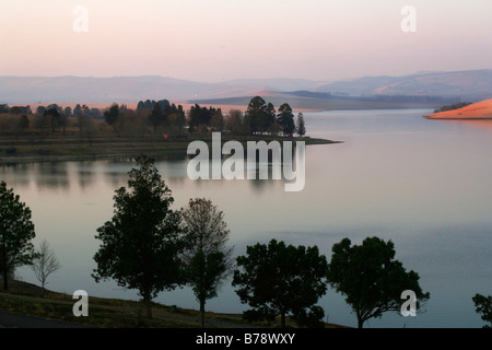 Sonnenaufgang über dem Midmar-Damm Stockfoto