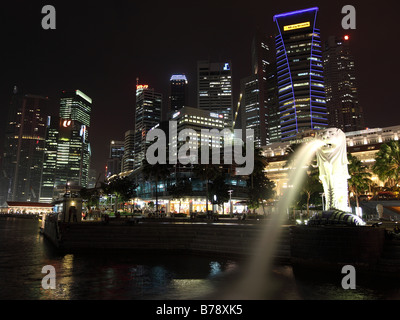 Skyline von Singapur Finanzviertel. Merlion park Stockfoto