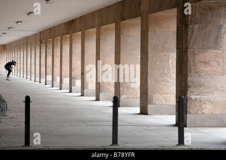 Teenager auf skateboard Stockfoto