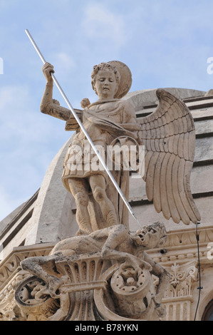 Teufel und Engel, Skulptur auf dem Dach, Katedrala Sveti Jakov, Kathedrale des Hl. Jakobus, Altstadt, Sibenik, Kroatien, Stockfoto