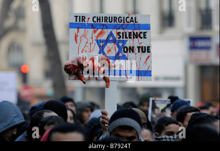 Propalästinensische Demonstration gegen israelische Verbrechen in Gaza zu protestieren. Foto aufgenommen in Paris, Frankreich Stockfoto