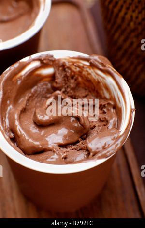 Tasse Schokolade Eis, Sahne, Nahaufnahme Stockfoto