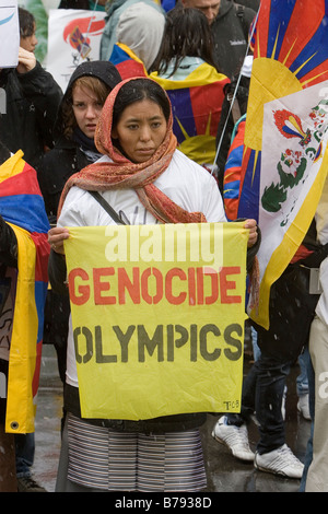 Demonstranten in London Olympic Torch Relay Stockfoto