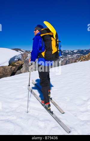 Backcountry Skifahrer an Taft Point Yosemite National Park California Stockfoto