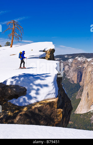 Backcountry Skifahrer an Taft Point Yosemite National Park California Stockfoto