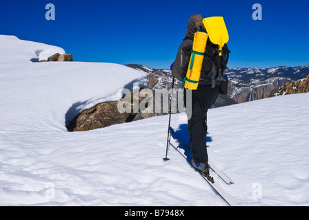 Backcountry Skifahrer an Taft Point Yosemite National Park California Stockfoto