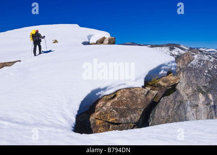 Backcountry Skifahrer an Taft Point Yosemite National Park California Stockfoto