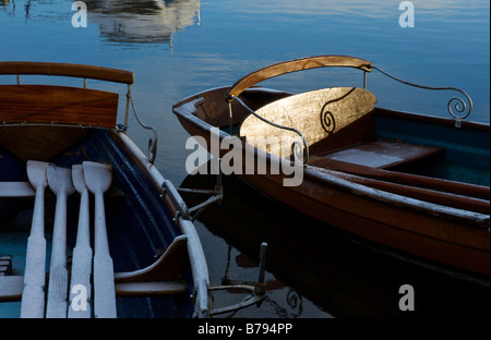 Ruderboote am Nichol Ende Marine, Derwent Water, Nationalpark Lake District, Cumbria, England UK Stockfoto