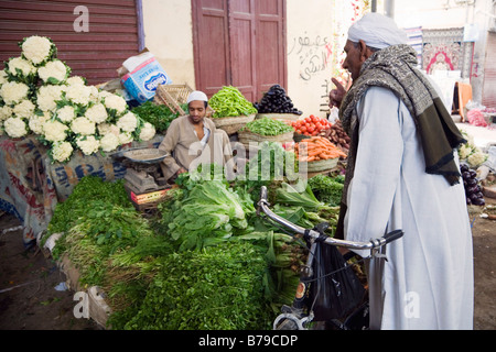 Luxor, Ägypten, Nordafrika. Obst und Gemüse im Basar Abschaltdruck Stockfoto