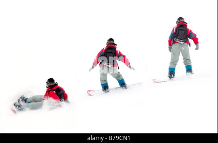 Mädchen-Snowboarder auf dem Schnee fallen Stockfoto