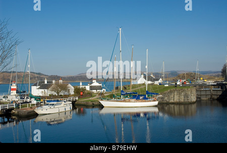 Yachten & Boote auf Crinan Canal bei Crinan Argyll & Bute Schottland Stockfoto