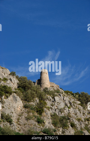 12C maurische Burg auf Kalkstein Felsvorsprung, Vall de Gallinera, Marina Alta, Comunidad Valenciana, Provinz Alicante, Spanien Stockfoto