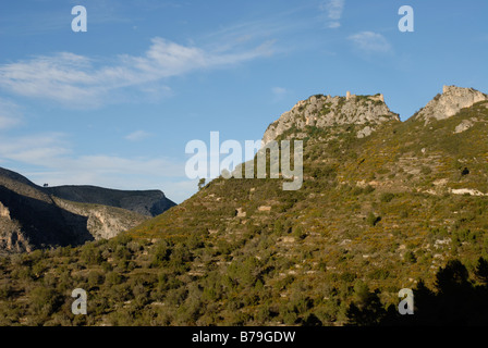 Blick auf 12C maurische Burg, Vall de Gallinera, Marina Alta, Provinz Alicante, Comunidad Valenciana, Spanien Stockfoto