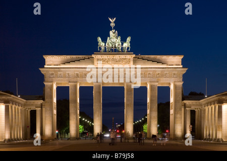 Blick auf die beleuchteten Brandenburger Tor von der Ostseite Stockfoto