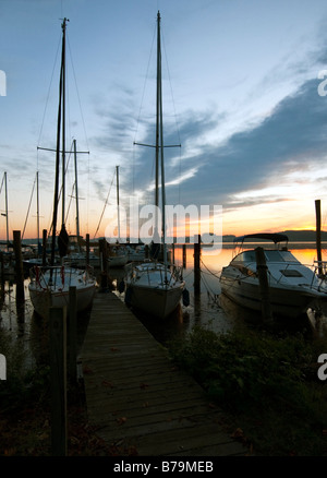 Am frühen Morgen am Belle Haven Marina auf dem Potomac River in Alexandria Virginia in der Nähe von Washington DC. Stockfoto