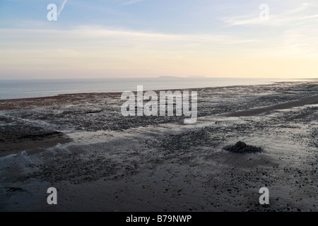 Blick vom Penarth Pier Wales, Großbritannien, Ebbe auf der Severn Mündung Kalter Winternachmittag walisische Küste natürliches Licht Stockfoto