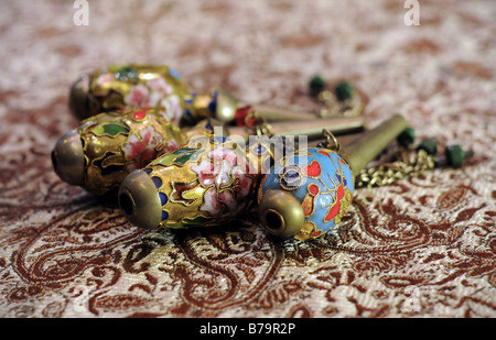 Schöne handgefertigte Mundstücke (genannt Sipsis) für eine Shisha/Nargile (Wasserpfeife) in Istanbul, Türkei. Stockfoto