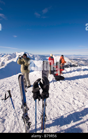 Urlauber genießen Sie Wintersport an Hängen des Kasprowy Wierch Zakopane Tatra Gebirge Podhale Region Polen Stockfoto