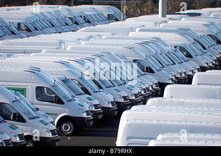 Neu gebaute Pre registriert vans sitzen außerhalb LDV vans Fabrik an Washwood Heath Birmingham UK Jan 2008 Stockfoto