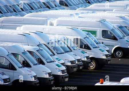 Reihen von neuen gebauten Pre registriert LDV Maxus Transporter sitzen außerhalb LDV s Fabrik Washwood Heath Birmingham im Januar 2009 Stockfoto