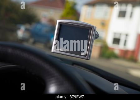 Ein Tom Tom Satelliten-Navigationsgerät auf ein Auto Windschutzscheibe. Stockfoto