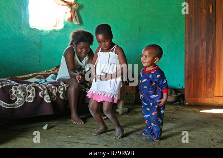 Xhosa spielende Kinder, Coffee Bay, Südafrika Stockfoto