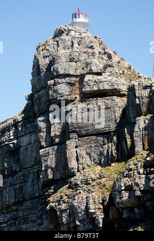 Blick auf den alten Leuchtturm vom Leuchtturm Halter zu Fuß auf der Klippe am Cape Point Südafrika Stockfoto