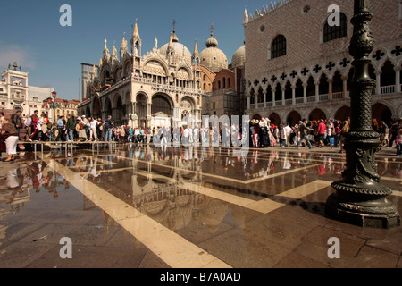 Überschwemmungen, Aqua Alta, am Markusplatz in Venedig, Italien, Europa Stockfoto