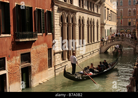 Gondel und Kanal in Venedig, Italien, Europa Stockfoto