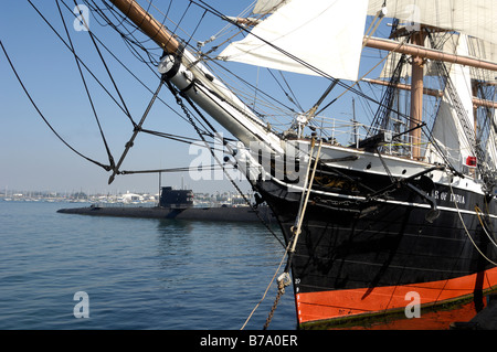 Großsegler und sowjetischen (russischen) u-Boot, Hafen von San Diego Stockfoto