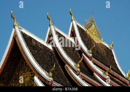 Segmentierte Dach der Haw Pha Bang buddhistischen Tempel innerhalb der Königspalast Verbindung, Luang, Laos, Südostasien Stockfoto