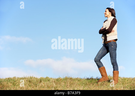Junge Frau im Park Stockfoto