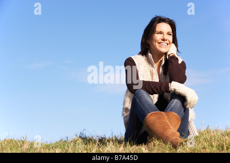 Junge Frau im Park Stockfoto