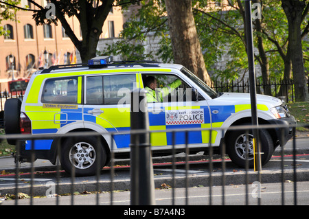 Metropolitan Polizeiauto geparkt an der Trinity Square London England UK Stockfoto