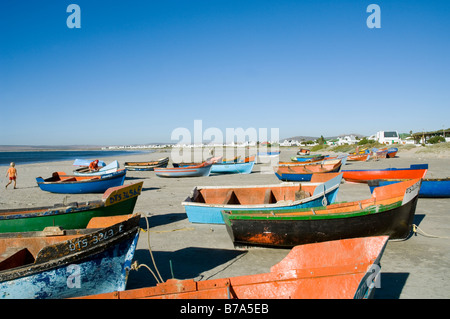 Bakkie Angelboote/Fischerboote am Strand von Paternoster ein Fischerdorf an der Westküste Südafrikas Stockfoto