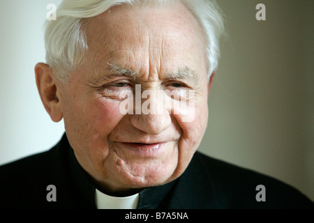 Meister des Choristers Georg Ratzinger, Bruder von Papst Benedikt XVI., auf einer Pressekonferenz am 08.12.2005 in Regensburg, Bava Stockfoto