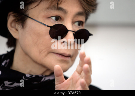 Yoko Ono, japanische Künstler und Witwe von John Lennon, die Beatles, im Museum of Modern Art in Passau, Bayern, Deutschland, Europa Stockfoto