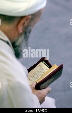 Muslime beten in der Moschee der islamischen Gemeinde Penzberg in Penzberg, Bayern, Deutschland, Europa Stockfoto