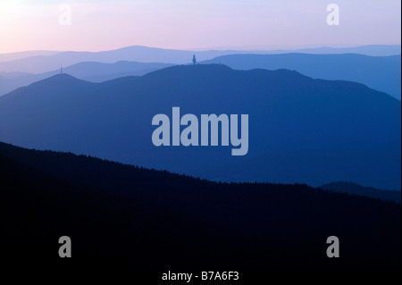 Morgen-Stimmung mit Blick auf den Bayerischen Wald, Berg Kaitersberg und Hoher Bogen Sortiment, Blick vom Mount Grosser Arber, Ne Stockfoto