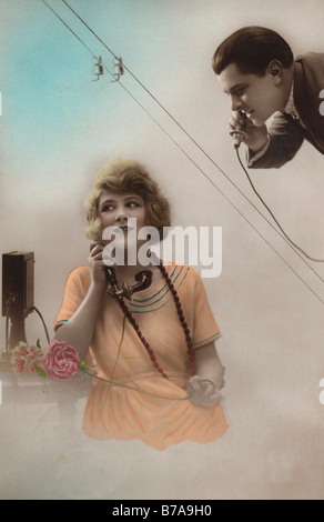 Historisches Foto, paar am Telefon miteinander Stockfoto