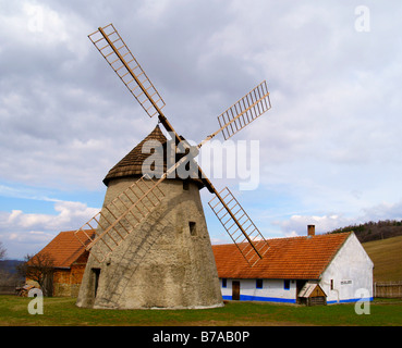 Windmühle in Kuzelov, Bezirk Hodonin, Weißen Karpaten Berge geschützt Landschaft Bereich, Bile Karpaty, Südmähren, Cze Stockfoto