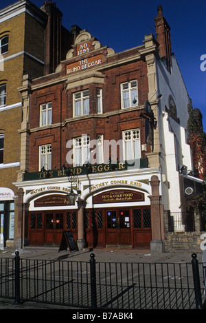 Der blinde Bettler Pub, Whitechapel Road, London E1. Stockfoto