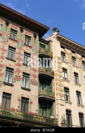 Majolikahaus, links, Jugendstilhäuser auf Linke Weinzeile Nr. 38 und 30, Wien, Österreich, Europa Stockfoto